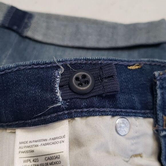 NWT Girls Signature Levi's GOLD Cuffed Bermuda Shorts Sz 10 - Picture 9 of 9